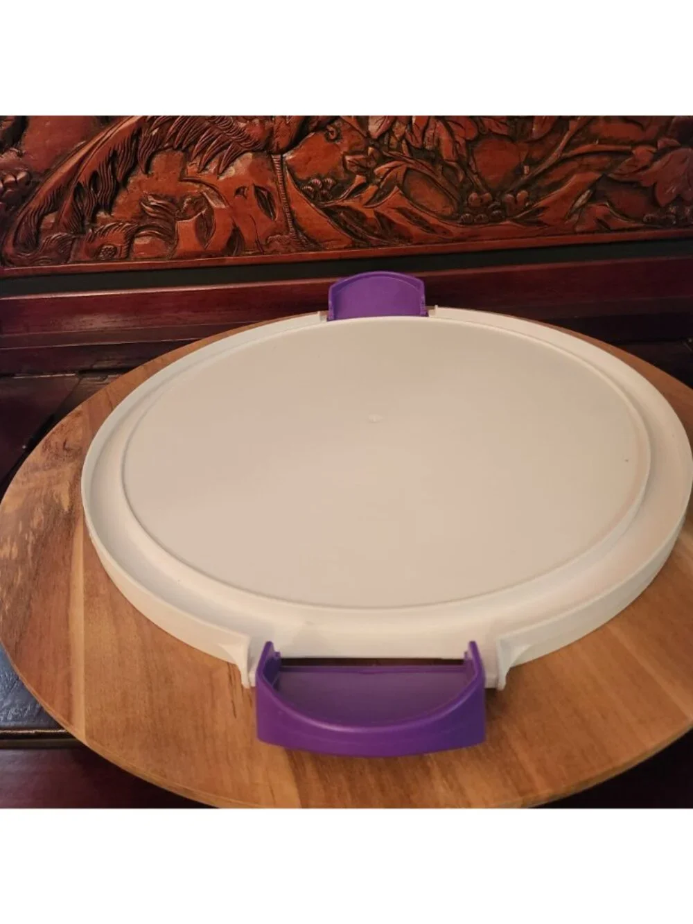 Round Cake and Cupcake Carrier Reversible Base Secure Latch System